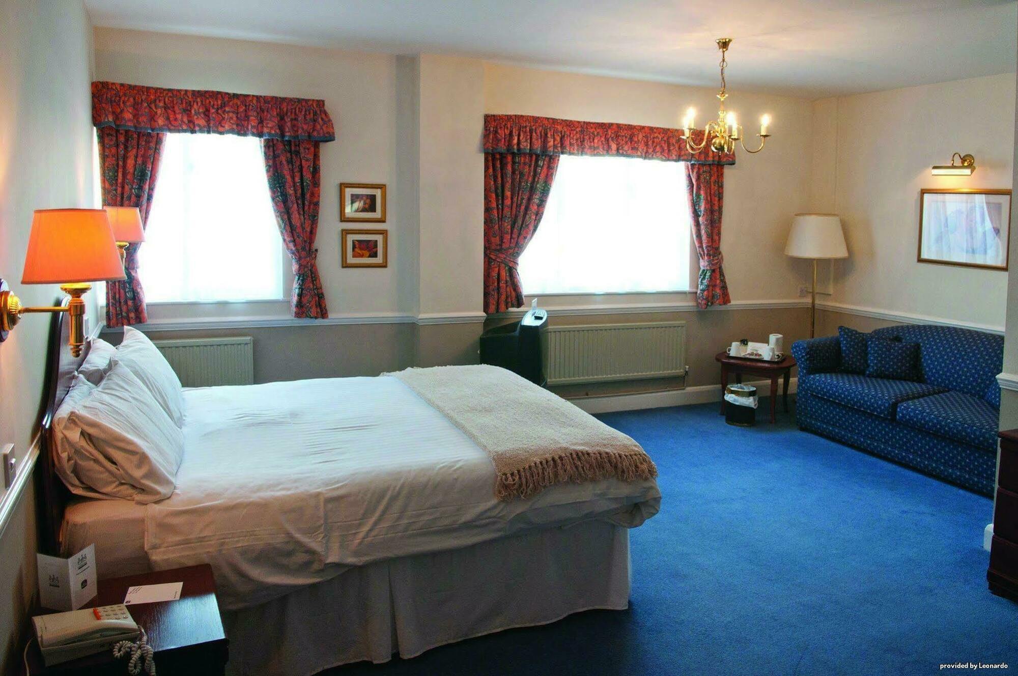 The Three Swans Hotel, Market Harborough, Leicestershire Room photo